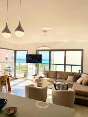 Luxury Bat Galim Nearby The Beach 3BR with balcony and SEA view